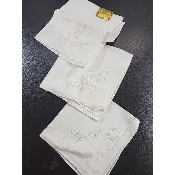 The Unbranded Brand Accessories - Vintage Dainty White Linen Hankie with Lace Trim Wedding Set Of 3